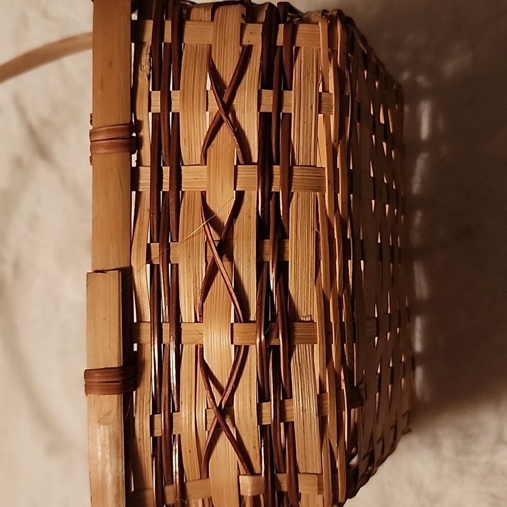 VINTAGE  🧺 BASKETS  VARIOUS  SIZES & DESIGNS - Picture 14 of 15
